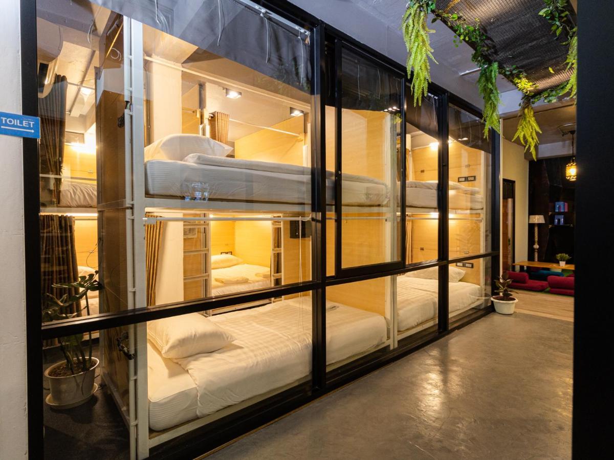 Khao San Social Capsule Hostel Bangkok Exteriör bild