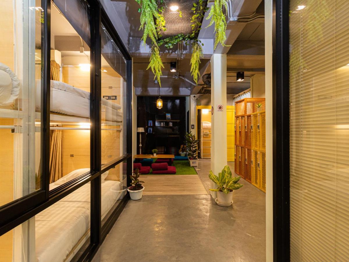 Khao San Social Capsule Hostel Bangkok Exteriör bild