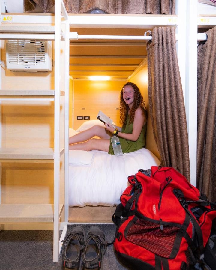 Khao San Social Capsule Hostel Bangkok Exteriör bild