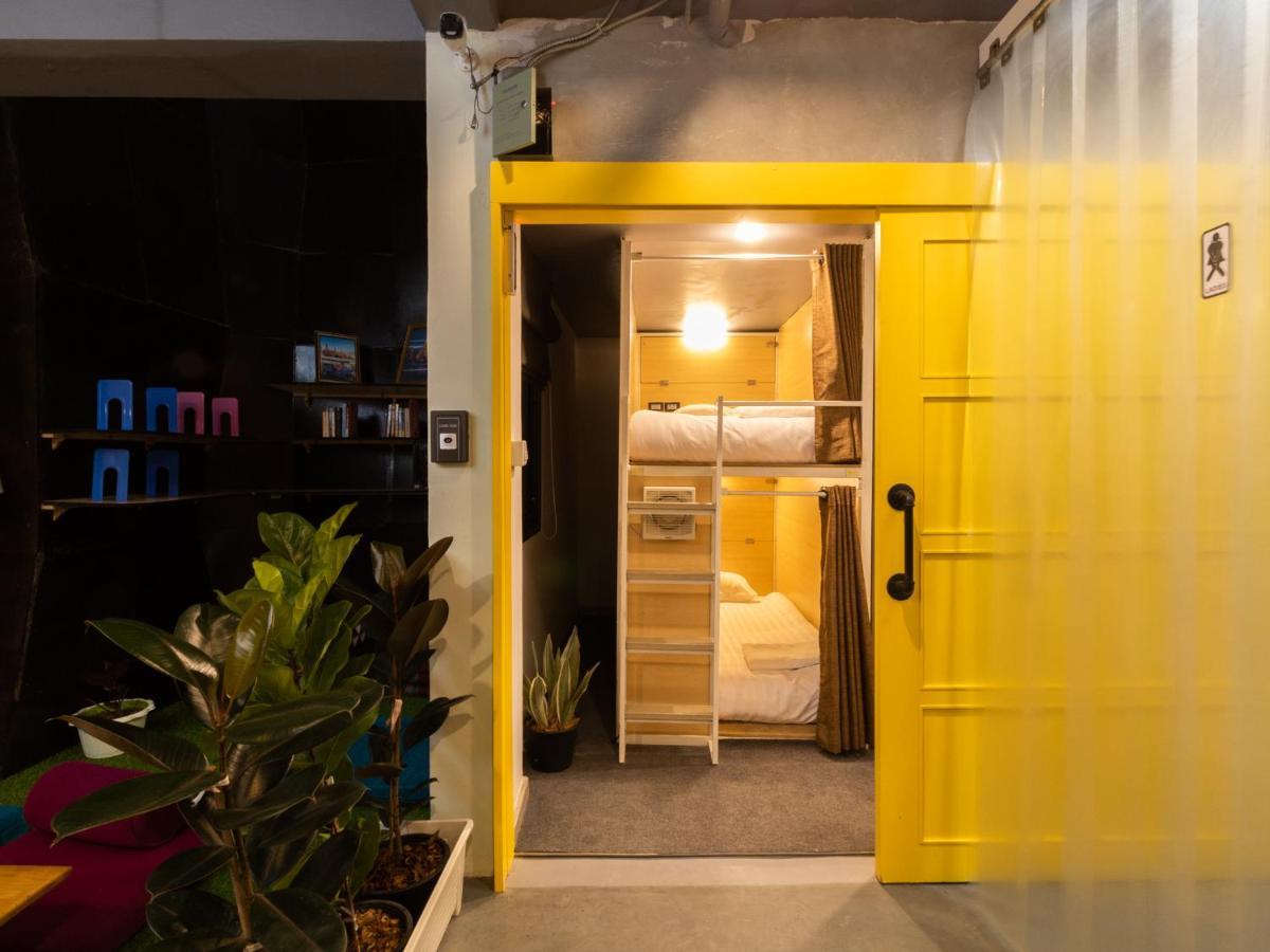 Khao San Social Capsule Hostel Bangkok Exteriör bild