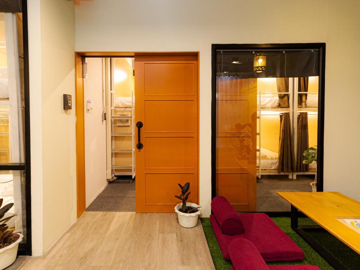 Khao San Social Capsule Hostel Bangkok Exteriör bild