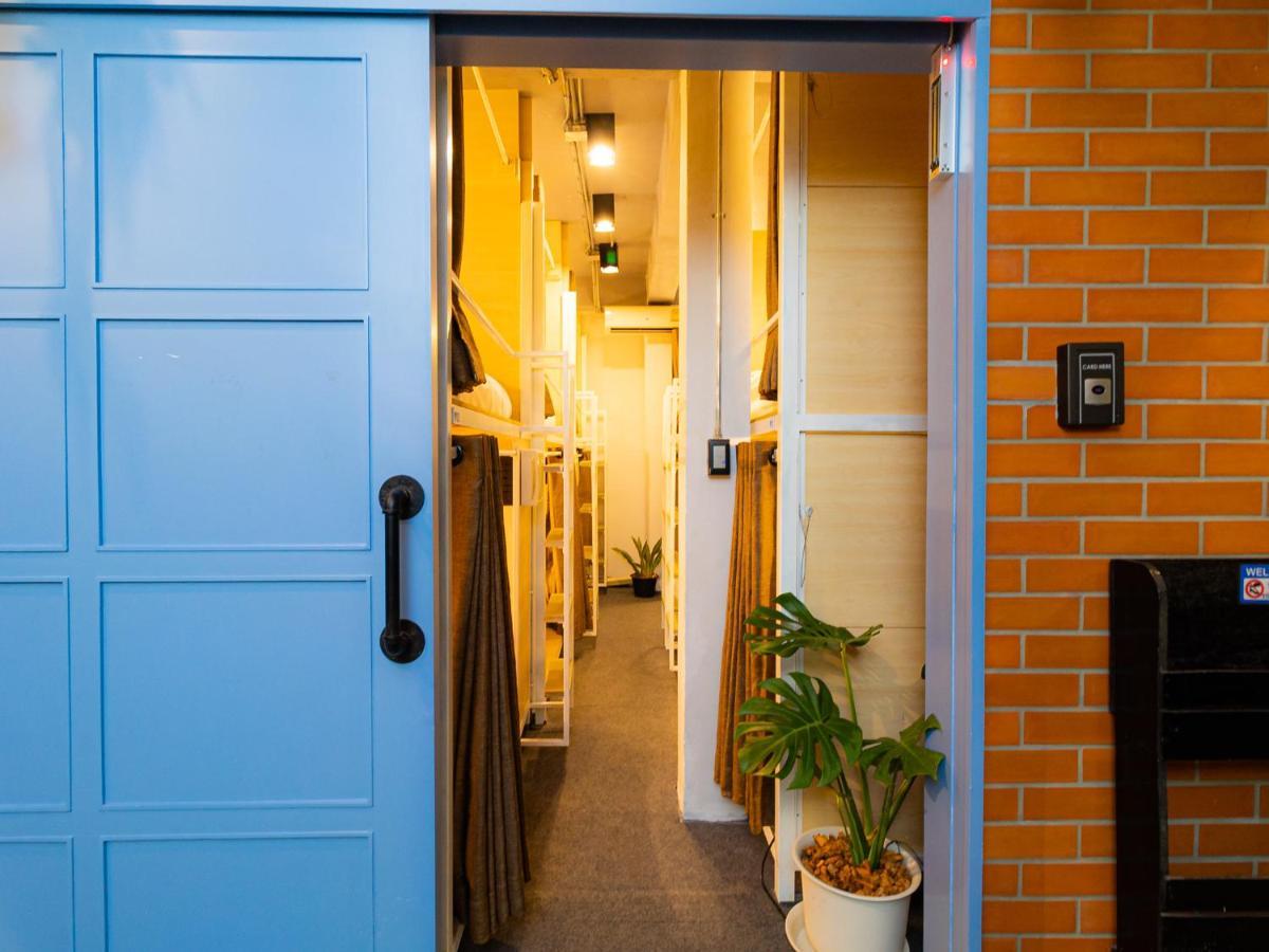 Khao San Social Capsule Hostel Bangkok Exteriör bild
