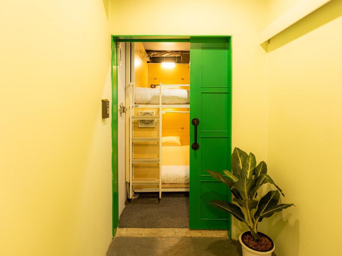 Khao San Social Capsule Hostel Bangkok Exteriör bild