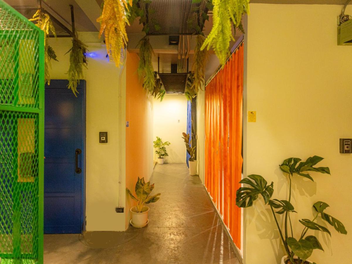 Khao San Social Capsule Hostel Bangkok Exteriör bild