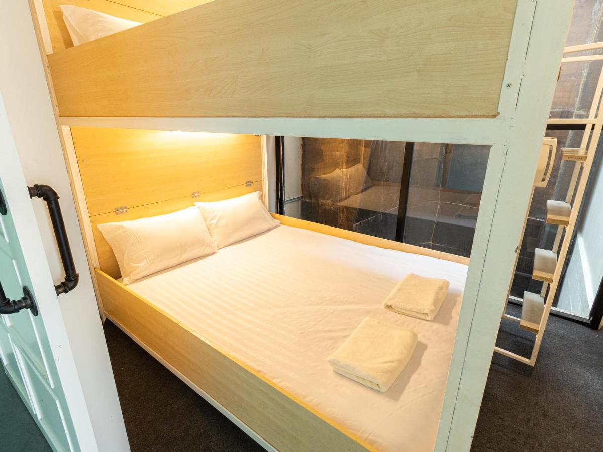 Khao San Social Capsule Hostel Bangkok Exteriör bild