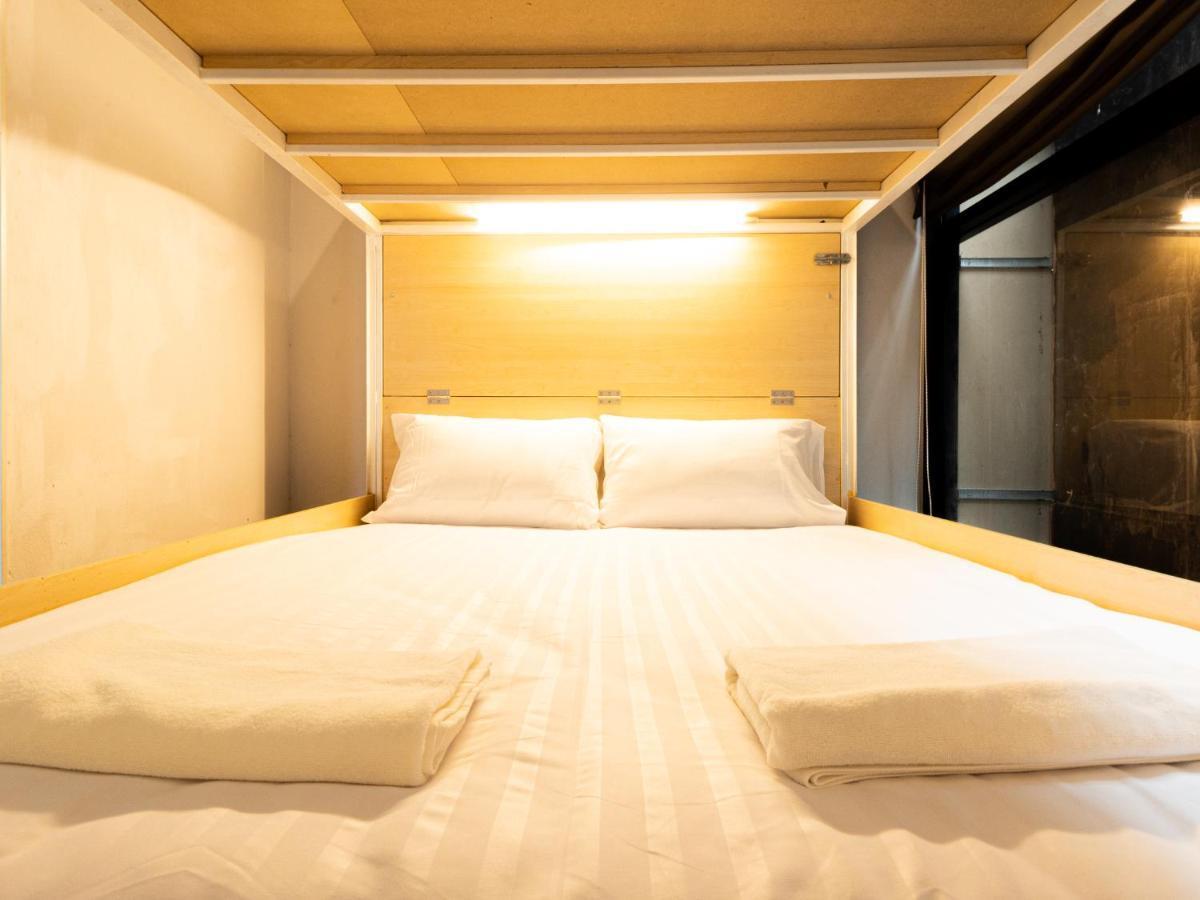 Khao San Social Capsule Hostel Bangkok Exteriör bild