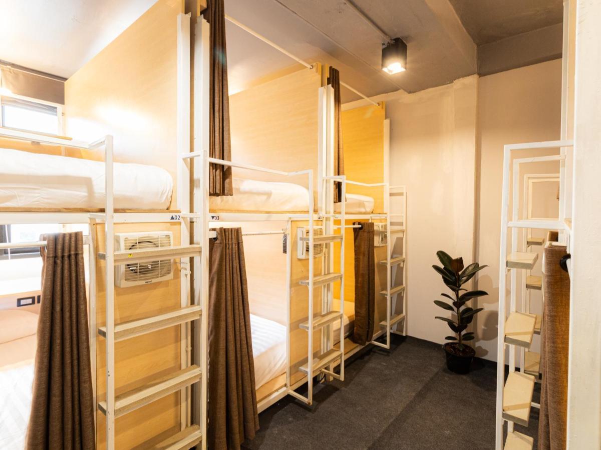 Khao San Social Capsule Hostel Bangkok Exteriör bild