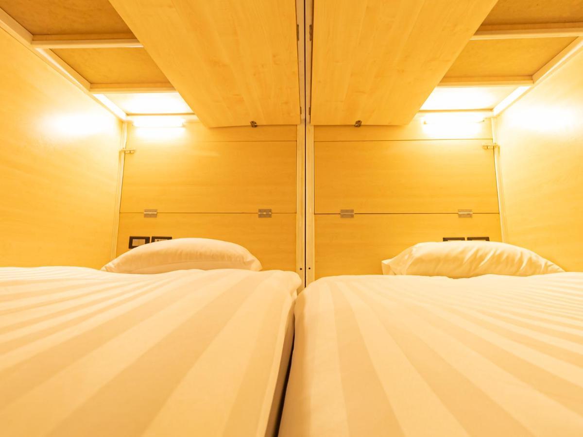 Khao San Social Capsule Hostel Bangkok Exteriör bild